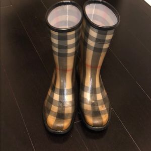 Burberry rain/snow boot size 38